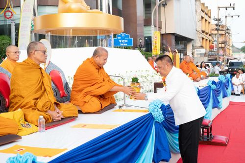 ภาพ No.343147:วันอาทิตย์ที่ 16 สิงหาคม พ.ศ.2569 พิธีตักบาตรพระ 10,000 รูป นานาชาติ ปีที่ 23 คณะสงฆ์ 4 ประเทศ 14 จังหวัดภาคใต้ น้อมถวายเป็นพุทธบูชา ทำบุญเพื่อแม่- พ่อ ณ ถนนนิพัทธ์อุทิศ 3 อ.หาดใหญ่ จ.สงขลา