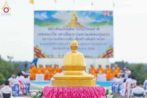 ภาพ No.342047:วันอาทิตย์ที่ 26 กรกฎาคม พ.ศ.2569 พิธีทอดผ้าป่า กลั่นแผ่นดิน โปรยรัตนชาติ   และเทคอนกรีต เสาเข็มเจาะมหามงคลแห่งแรก   สถาปนาองค์พระเจดีย์เพื่อสร้างสันติภาพโลก ณ ศูนย์ปฏิบัติธรรมสระบุรี อ.พระพุทธบาท จ.สระบุรี
