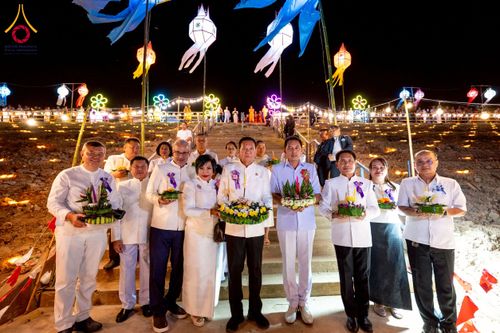 ภาพ No.266222:วันพุธที่ 5 พฤศจิกายน พ.ศ. 2568 (วันพระ ขึ้น 15 ค่ำ เดือน 12) พิธีจุดประทีปโคมลาน, โคมลอย และลอยกระทง ถวายประทีปเป็นพุทธบูชา สร้างความสว่างไสวให้กับแผ่นดินด้วยแสงธรรม ณ พุทธอุทยานนานาชาติ จังหวัดหนองคาย