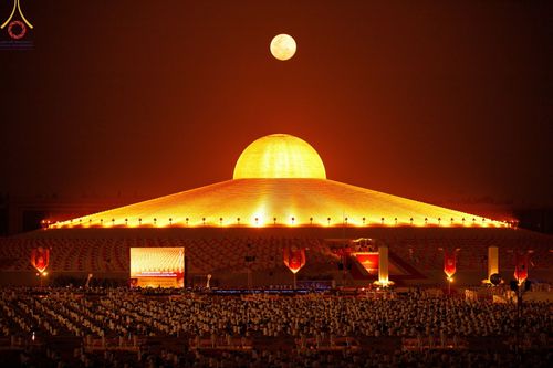 ภาพ No.77315:พิธีจุดมาฆประทีป ในวันมาฆบูชา อาทิตย์ต้นเดือนที่ 6 มีนาคม พ.ศ. 2566 ณ วัดพระธรรมกาย อ.คลองหลวง จ.ปทุมธานี