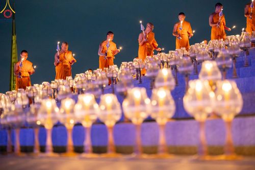 ภาพ No.160703:พิธีจุดประทีป 20,000 ดวง บูชาพระมหาธรรมกายเจดีย์ และบูชาพระมงคลเทพมุนี (สด จนฺทสโร) พระผู้ปราบมาร ณ ลานธรรม พระมหาธรรมกายเจดีย์ วัดพระธรรมกาย จ.ปทุมธานี วันที่ 10 ตุลาคม พ.ศ. 2567