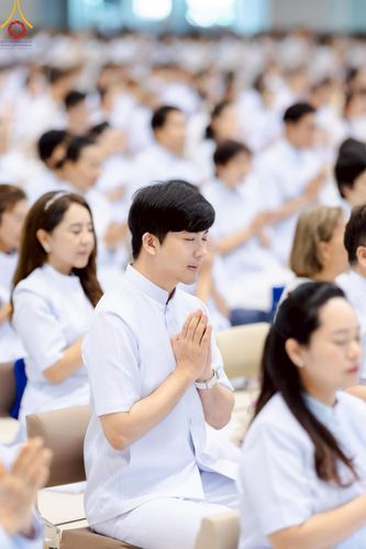 ภาพ No.222889:วันอาทิตย์ต้นเดือนที่ 4 พฤษภาคม พ.ศ. 2568 พิธีบูชาข้าวพระ ณ สภาธรรมกายสากล วัดพระธรรมกาย