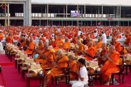 ภาพ No.221681:วันอังคารที่ 22 เมษายน พ.ศ. 2568 ภาพพิธีถวายมหาสังฆทานคณะสงฆ์ 40,000 กว่าวัดทั่วประเทศ เนื่องในวันคุ้มครองโลก ชุดที่ 2 (ปลื้มให้สมการรอคอย) ณ ลานธรรมพระมหาธรรมกายเจดีย์ วัดพระธรรมกาย