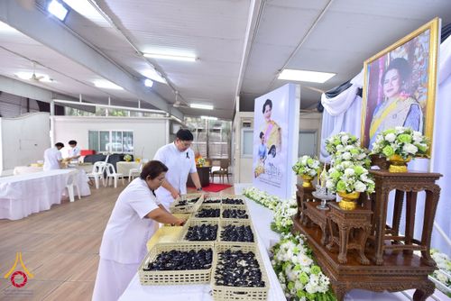 ภาพ No.267681:วันที่ 7 พฤศจิกายน พ.ศ. 2568 พสกนิกรอำเภอคลองหลวง รวมใจบำเพ็ญกุศลปัณรสมวาร (15 วัน) อุทิศถวายเป็นพระราชกุศลแด่ “สมเด็จพระพันปีหลวง” ณ วัดพระธรรมกาย