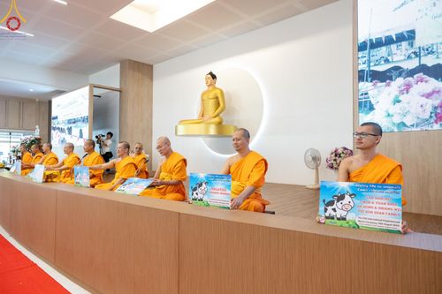 ภาพ No.148707:พิธีบุพเปตพลี, พิธีทอดผ้าป่า, พิธีไถ่ชีวิตโค 80 ตัว ให้ชีวิตสัตว์เป็นทาน ณ ศูนย์ปฎิบัติธรรมภาคใต้ อ.บางกล่ำ จ.สงขลา วันเสาร์ที่ 10 สิงหาคม พ.ศ. 2567