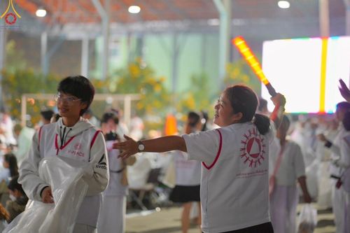 ภาพ No.205573:V.53 สารพัดV สารพัดดี ที่วัดโบสถ์บน ในโครงการธรรมยาตรา กตัญญูบูชา มหาปูชนียาจารย์ พระมงคลเทพมุนี(สด จนฺทสโร) พระผู้ปราบมาร อนุสรณ์สถาน 7 แห่ง ปีที่ 13 ระหว่างวันที่ 2-31 มกราคม พ.ศ. 2568