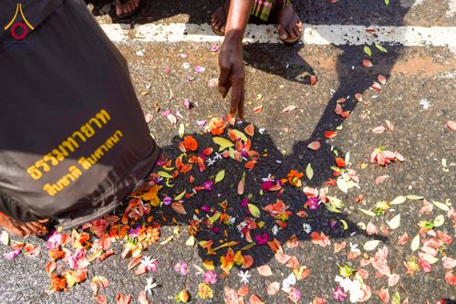 ภาพ No.226371:วันที่ 7-10 พฤษภาคม พ.ศ. 2568 โครงการเดินธรรมยาตรา สยาม-ลังกา ธรรมยาตรา ฉลองเทศกาลวิสาขบูชาแห่งชาติ ศรีลังกา บูชาธรรม 81 ปี หลวงพ่อธัมมชโย เมืองนูวราอิลิยา ประเทศศรีลังกา