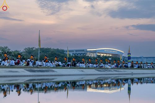 ภาพ No.120434:พิธีต้อนรับพระธรรมยาตรา ในโครงการธรรมยาตรา กตัญญูบูชา มหาปูชนียาจารย์ พระมงคลเทพมุนี(สด จนฺทสโร) พระผู้ปราบมาร อนุสรณ์สถาน 7 แห่ง ปีที่ 12 วันที่ 28 มกราคม พ.ศ. 2567 ณ วัดพระธรรมกาย จ.ปทุมธานี (ชุดที่ 2)