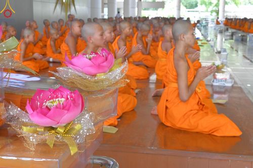 ภาพ No.143302:พิธีถวายภัตตาหารเพื่อเป็นกำลังแห่งการเข้าถึงธรรม ของพระภิกษุสามเณร วัดพระธรรมกาย วันเสาร์ที่ 6 กรกฏาคม พ.ศ. 2567 ณ หอฉันคุณยายอาจารย์ วัดพระธรรมกาย จ.ปทุมธานี