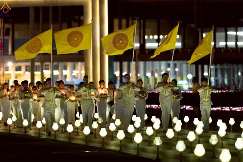 ภาพ No.224083:วันวิสาขบูชา วันอาทิตย์ที่ 11 พฤษภาคม พ.ศ. 2568 พิธีจุดวิสาขประทีป ,  พิธีเวียนประทักษิณรอบพระมหาธรรมกายเจดีย์ , พิธีฉลองชัยสวดมนต์บทธัมมจักกัปปวัตตนสูตร ครบ 7,357,000,000 จบ ณ มหารัตนวิหารคด วัดพระธรรมกาย