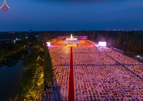 ภาพ No.109695:พิธีจุดประทีปถวายเป็นพุทธบูชา และบูชาธรรมมหาปูชนียาจารย์ วันที่ 10 มกราคม พ.ศ. 2567 ณ อนุสรณ์สถานคลองบางนางแท่น อ.สามพราน จ.นครปฐม