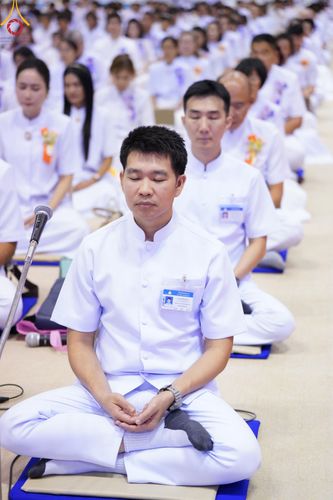 ภาพ No.167613:พิธีตักบาตรและพิธีบูชาข้าวพระ ในวันอาทิตย์ที่ 3 พฤศจิกายน พ.ศ. 2567 ณ วัดพระธรรมกาย