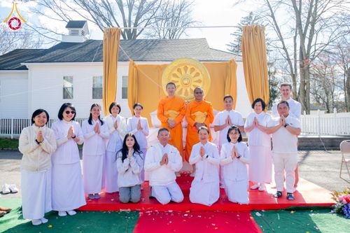 ภาพ No.62499:คณะศิษยานุศิษย์รวมใจสถาปนาและสมโภช ธรรมจักร เพื่ออัญเชิญประดิษฐาน ณ ยอดอุโบสถ 80 ปี หลวงพ่อธัมมชโย วัดพระธรรมกายนิวเจอร์ซี ประเทศสหรัฐอเมริกา  วันอาทิตย์ที่ 7 เมษายน พ.ศ. 2567