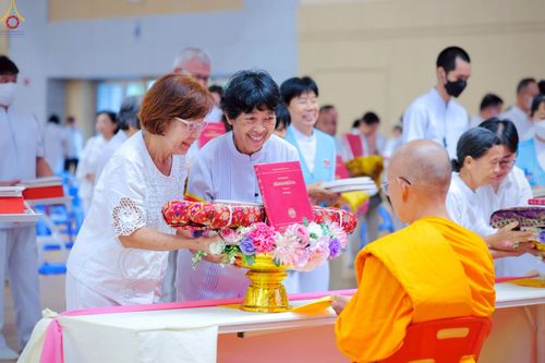 ภาพ No.228440:วันอาทิตย์ที่ 8 มิถุนายน พ.ศ. 2568 พิธีถวายทุนสนับสนุนพระไตรปิฎกฉบับธรรมชัย และอนุรักษ์คัมภีร์โบราณ ณ ห้องแก้วสารพัดนึก 2 วัดพระธรรมกาย