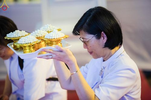 ภาพ No.154933:พิธีจุดประทีป, พิธีฉลองชัยสวดมนต์บทธัมมจักกัปปวัตนสูตร ณ มหารัตนวิหารคด วัดพระธรรมกาย วันอังคารที่ 17 กันยายน พ.ศ. 2567