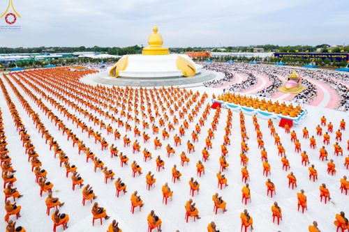 ภาพ No.118587:พิธีตักบาตรพระธรรมยาตรา ปีที่ 12 ณ อนุสรณ์สถานลำดับที่ 5 สถานที่เผยแผ่วิชชาธรรมกายครั้งแรก อนุสรณ์สถานบางปลา จ.นครปฐม วันที่ 25 มกราคม พ.ศ. 2567