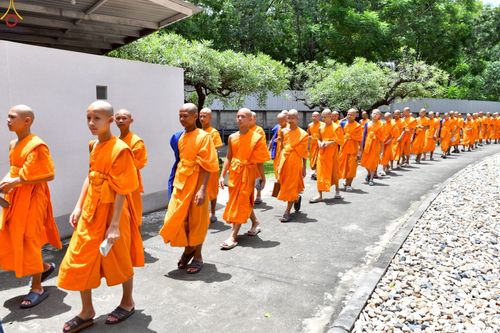 ภาพ No.229799:วันที่ 25 มิถุนายน พ.ศ. 2568 (แรม 15 ค่ำ เดือน 7) พิธีบุพเปตพลี ครั้งที่ 166 ร่วมอุทิศบุญแด่หมู่ญาติที่ล่วงลับไปแล้ว และสืบทอดอายุพระพุทธศาสนา ณ หอฉันคุณยายอาจารย์ฯ วัดพระธรรมกาย