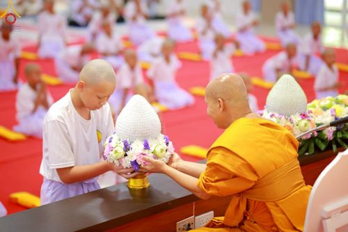 ภาพ No.213897:วันเสาร์ที่ 29 มีนาคม พ.ศ. 2568 พิธีตัดปอยผม ขอขมาผู้ปกครอง มอบบาตร-ผ้าไตร และพิธีบรรพชาสามเณร ณ ศูนย์ปฏิบัติธรรมจังหวัดระยอง (บ้านช่องลม) ต.บางบุตร อ.บ้านค่าย จ.ระยอง