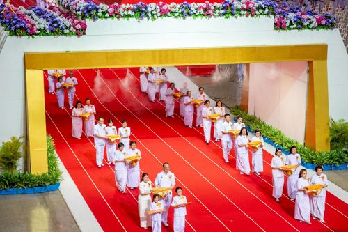 ภาพ No.251679:วันที่ 10 ตุลาคม พ.ศ. 2568 พิธีทอดผ้าป่าสมทบกฐินวัดพระธรรมกาย และสมทบกฐิน 30,000 กว่าวัดทั่วประเทศ ครั้งที่ 3 ณ สภาธรรมกายสากล วัดพระธรรมกาย