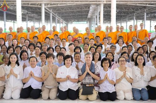 ภาพ No.212378:วันพุธที่ 19 มีนาคม พ.ศ. 2568 การบรรจุไทยธรรมลงกล่องสำเร็จ 43,500 กล่อง เพื่อถวายแด่พระสังฆาธิการ 40,000 กว่าวัดทั่วไทย ในวันคุ้มครองโลก 22 เมษายน พ.ศ. 2568 ณ บ้านแก้วเรือนทองคุณยายฯ วัดพระธรรมกาย