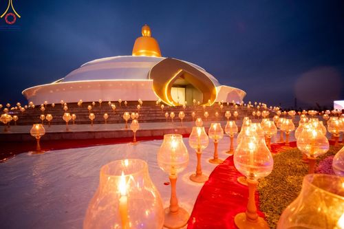 ภาพ No.118305:พิธีจุดประทีปถวายเป็นพุทธบูชา และบูชาธรรมมหาปูชนียาจารย์ พระมงคลเทพมุนี(สด จนฺทสโร) วันที่ 24 มกราคม พ.ศ. 2567 ณ อนุสรณ์สถานบางปลา อ.บางเลน จ.นครปฐม