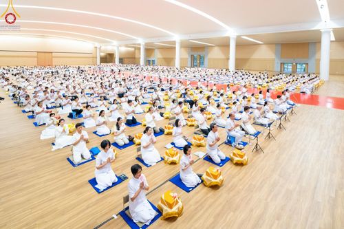 ภาพ No.153317:พิธีมุทิตาสักการะ พระภิกษุ-สามเณร ผู้สอบไล่ได้เปรียญธรรม ประโยค 1-2 ถึงประโยค ป.ธ.9 และบาลีศึกษา ประโยค1-2 ถึง บ.ศ.9 , พิธีมอบดวงแก้วสามเณรผู้ทรงบาลีไวยากรณ์ วัดพระธรรมกาย และ ศูนย์ส่งเสริมศีลธรรมในประเทศและต่างประเทศ วันอาทิตย์ที่ 8 กันยายน พ.ศ.2567