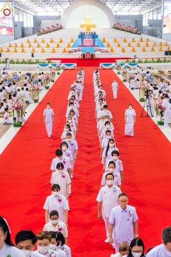 ภาพ No.86960:พิธีตักบาตร , พิธีบูชาข้าวพระ , พิธีจุดเทียนใจ ไฟนิรันดร์ อนันตชัย ในวันอาทิตย์ต้นเดือน 3 กันยายน พ.ศ. 2566 ณ วัดพระธรรมกาย