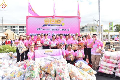 ภาพ No.150922:พิธีเจริญพระพุทธมนต์ และทำบุญตักบาตรแด่คณะสงฆ์ จำนวน 121 รูป เนื่องในโอกาสฉลองครบรอบ 120 ปี อำเภอคลองหลวง จังหวัดปทุมธานี เพื่อถวายเป็นพุทธบูชา ช่วยเหลือผู้ประสบความเดือดร้อนจากอุทกภัย และคณะสงฆ์ 323 วัด 4 จังหวัดชายแดนภาคใต้ วันเสาร์ที่ 31 สิงหาคม พ.ศ. 