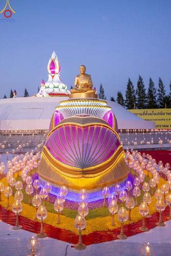 ภาพ No.192757:พิธีจุดประทีปถวายเป็นพุทธบูชา และบูชาธรรมมหาปูชนียาจารย์ ณ อนุสรณ์สถานคลองบางนางแท่น อ.สามพราน จ.นครปฐม ในโครงการธรรมยาตรา กตัญญูบูชา มหาปูชนียาจารย์ พระมงคลเทพมุนี(สด จนฺทสโร) พระผู้ปราบมาร อนุสรณ์สถาน 7 แห่ง ปีที่ 13 วันที่ 10 มกราคม พ.ศ. 2568