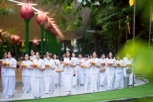 ภาพ No.228830:วันเสาร์ที่ 14 มิถุนายน พ.ศ. 2568 พิธีเวียนประทักษิณ , พิธีขอขมารับผ้าไตร ในโครงการบรรพชาอุปสมบทหมู่ ผู้บริหารรุ่นที่ 15 และ อุดมศึกษา รุ่นที่ 52 ณ โบสถ์พระไตรปิฎก วัดพระธรรมกาย