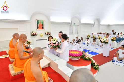 ภาพ No.171494:พิธีทอดกฐิน ณ วัดพระธรรมกายคอร์ซัวร์ ลุสท์สโกว ประเทศเดนมาร์ก วันเสาร์ที่ 19 ตุลาคม พ.ศ. 2567