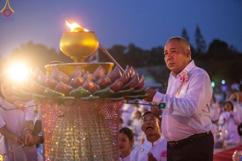 ภาพ No.129577:พิธีจุดประทีป 10,000 ดวง น้อมถวายเป็นพุทธบูชา ณ มหารัตนเจดีย์สิริปทุมสวรรค์ (เจดีย์อริยพุทธะ 5 พระองค์) ศูนย์ปฏิบัติธรรมภาคใต้ อ.บางกล่ำ จ.สงขลา  วันที่ 10 มีนาคม พ.ศ. 2567