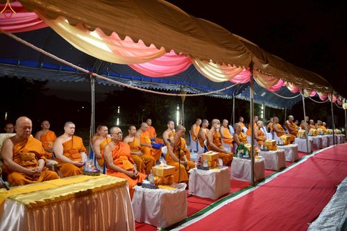 ภาพ No.261544:วันที่ 17-18 ตุลาคม พ.ศ. 2568 พิธีเจริญพระพุทธมนต์คณะสงฆ์ 108 กลั่นแผ่นดินองค์พระเจดีย์สระบุรี สมโภชองค์กฐิน และพิธีทอดกฐิน ณ ศูนย์ปฏิบัติธรรมสระบุรี ในโครงการกฐินสามัคคีทั่วไทย 30,000 วัด บูชาธรรม 81 ปี หลวงพ่อธัมมชโย โดยคณะศิษยานุศิษย์วัดพระธรรมกาย