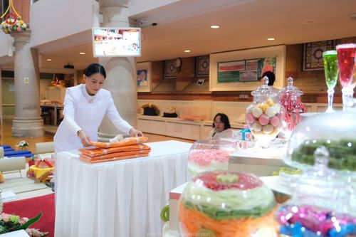 ภาพ No.159890:พิธีบูชาข้าวพระ วันอาทิตย์ต้นเดือน ณ วัดพระธรรมกายลอนดอน วันที่ 6 ตุลาคม พ.ศ. 2567