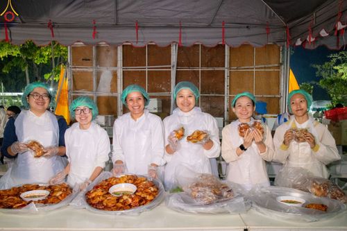 ภาพ No.189385:พิธีถวายภัตตาหารเป็นสังฆทาน แด่พระธรรมยาตรา ในโครงการธรรมยาตรา กตัญญูบูชา มหาปูชนียาจารย์ พระมงคลเทพมุนี(สด จนฺทสโร) พระผู้ปราบมาร อนุสรณ์สถาน 7 แห่ง ปีที่ 13 ณ อนุสรณ์สถานมหาวิหารพระมงคลเทพมุนี (โลตัสแลนด์) อ.สองพี่น้อง จ.สุพรรณบุรี วันที่ 5 มกราคม 2568