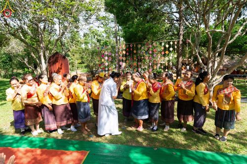 ภาพ No.142399:พิธีทอดผ้าป่า เพื่อสมทบทุนสร้างมหาวิหาร วันเสาร์ ที่ 22 มิถุนายน พ.ศ. 2567 ณ ศูนย์ปฏิบัติธรรมแก้วภูเรือ อ.ภูเรือ จ.เลย