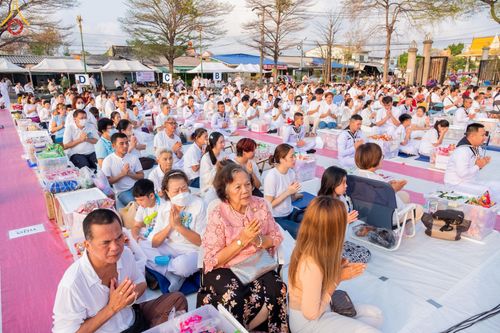 ภาพ No.58089:พิธีตักบาตรพระภิกษุและสามเณร 180 รูป ณ ลานองค์พระสมุทรเจดีย์ จ.สมุทรปราการ วันเสาร์ที่ 27 เมษายน พ.ศ. 2567