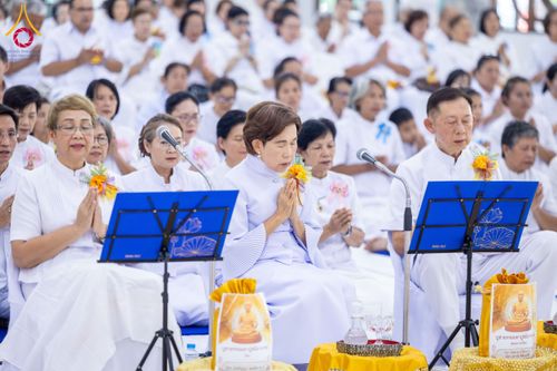 ภาพ No.160772:พิธีเจริญพระพุทธมนต์ และปิดแผ่นทองรูปเหมือน พระเดชพระคุณพระมงคลเทพมุนี (สด จนฺทสโร) พระผู้ปราบมาร จำนวน 3 องค์ วันเสาร์ที่ 5 ตุลาคม พ.ศ. 2567 ณ อาคารปลูกศรัทธา 2 (ชานชลาเดิม) วัดพระธรรมกาย อ.คลองหลวง จ.ปทุมธานี