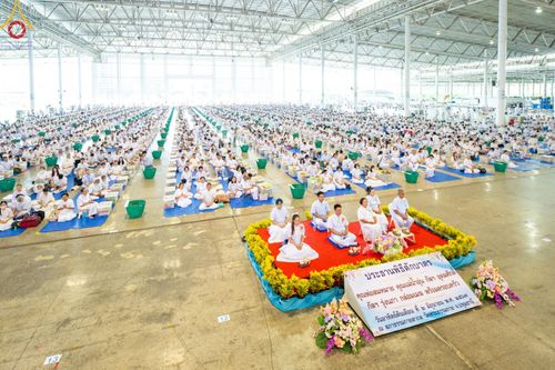 ภาพ No.139036:พิธีตักบาตร , พิธีบูชาข้าวพระ ณ ห้องแก้วสารพัด 1 สภาธรรมกายสากล วัดพระธรรมกาย วันอาทิตย์ต้นเดือนที่ 2 มิถุนายน พ.ศ. 2567