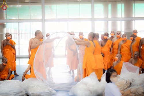 ภาพ No.218238:วันที่ 12-18 เมษายน พ.ศ. 2568 พระภิกษุและเจ้าหน้าที่อาสาสมัคร เตรียมพื้นที่ต้อนรับพักค้างพระสังฆาธิการ เนื่องในงานวันคุ้มครองโลก 22 เมษายน พ.ศ. 2568