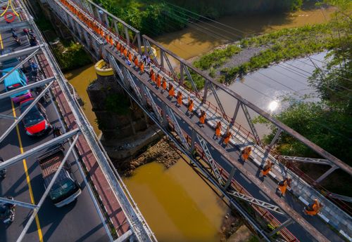 ภาพ No.105153:สามเณรธรรมทายาทชาวอินโดนีเซียกว่า 1,000 รูป เดินธรรมยาตรา บูชาพระสัมมาสัมพุทธเจ้า ณ มหาเจดีย์บุโรพุทโธ ประเทศอินโดนีเซีย ในวันที่ 27 ธันวาคม พ.ศ. 2566