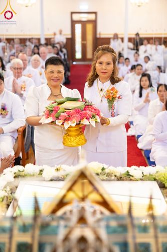 ภาพ No.96398:พิธีทอดกฐินราชันปฐพี ราชินีที่ดิน เพื่อซื้อที่ดินหลังโบสถ์ ฉลองครบรอบ 10 ปีสถาปนาโบสถ์วัดพุทธ วันอาทิตย์ที่ 19 พฤศจิกายน พ.ศ. 2566 ณ วัดพระธรรมกายนิวคาสเซิล ประเทศอังกฤษ