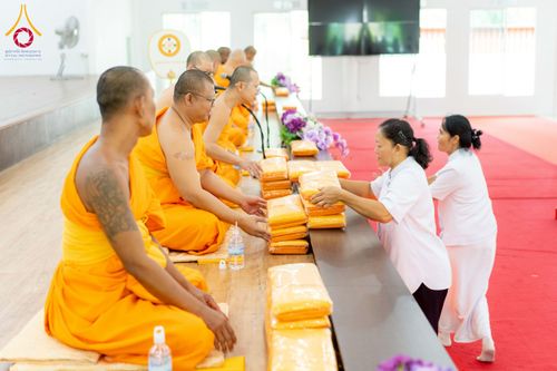 ภาพ No.238522:วันอาทิตย์ที่ 17 สิงหาคม พ.ศ. 2568 พิธีทอดผ้าป่าบำรุงศูนย์อบรมเยาวชนนครปฐม ครบรอบ 14 ปี และพิธีปลูกต้นไม้รอบสระเศรษฐี ณ ศูนย์อบรมเยาวชนนครปฐม