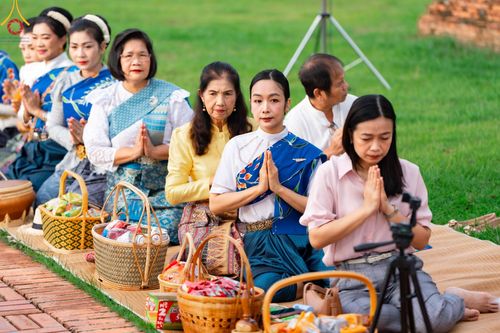 ภาพ No.138497:พิธีตักบาตร วัดราชบูรณะ จ.พระนครศรีอยุธยา วันที่ 25 พฤษภาคม พ.ศ.2567