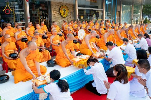 ภาพ No.76047:งานทำบุญตักบาตรเชอรี่มอลล์ อ.คลองหลวง จ.ปทุมธานี วันที่ 14 กุมภาพันธ์ พ.ศ. 2566