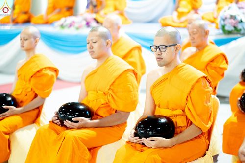 ภาพ No.235290:วันที่ 27 กรกฎาคม พ.ศ. 2568 พิธีตักบาตรฉลองพระใหม่ โครงการบรรพชาและอุปสมบทมู่รุ่นเข้าพรรษา ณ วัดพระธรรมกาย