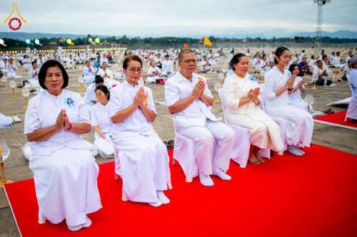 ภาพ No.266074:วันพุธที่ 5 พฤศจิกายน พ.ศ. 2568 (วันพระ ขึ้น 15 ค่ำ เดือน 12) พิธีจุดประทีปโคมลาน, โคมลอย และลอยกระทง ถวายประทีปเป็นพุทธบูชา สร้างความสว่างไสวให้กับแผ่นดินด้วยแสงธรรม ณ พุทธอุทยานนานาชาติ จังหวัดหนองคาย