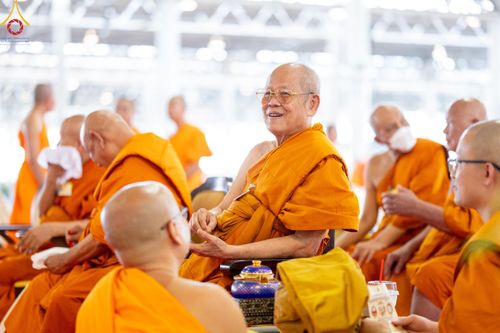 ภาพ No.59919:พิธีเจริญพระพุทธมนต์ "ฉลองอายุวัฒนมงคล 80 ปี หลวงพ่อธัมมชโย" พิธีถวายไทยธรรม คณะสงฆ์ 10,000 กว่าวัดทั่วประเทศ ในวันคุ้มครองโลก วันจันทร์ที่ 22 เมษายน พ.ศ. 2567 ณ สภาธรรมกายสากล วัดพระธรรมกาย จ.ปทุมธานี