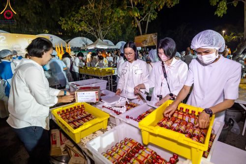 ภาพ No.111820:พิธีถวายภัตตาหารเป็นสังฆทาน แด่คณะพระธรรมยาตราฯ ในโครงการธรรมยาตรา กตัญญูบูชา มหาปูชนียาจารย์ พระมงคลเทพมุนี(สด จนฺทสโร) พระผู้ปราบมาร อนุสรณ์สถาน 7 แห่ง ปีที่ 12 วันที่ 14 มกราคม พ.ศ. 2567 ณ อนุสรณ์สถานมหาวิหารพระมงคลเทพมุนี  (โลตัสแลนด์) อ.สองพี่น้อง จ