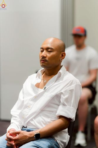 ภาพ No.229327:วันที่ 15 มิถุนายน พ.ศ. 2568 Meditation wisdom talks 2025 โดย พระอาจารย์ไมเคิล วีรธมฺโม และ พระอาจารย์นิค สนฺตจิตฺโต โดยมีผู้เข้าร่วมโครงการ เป็นชาวสวีเดนและชาวยุโรป จำนวน 30 ท่าน  ณ โรงแรม Radissonblu waterfront กรุงสตอกโฮล์ม ประเทศสวีเดน